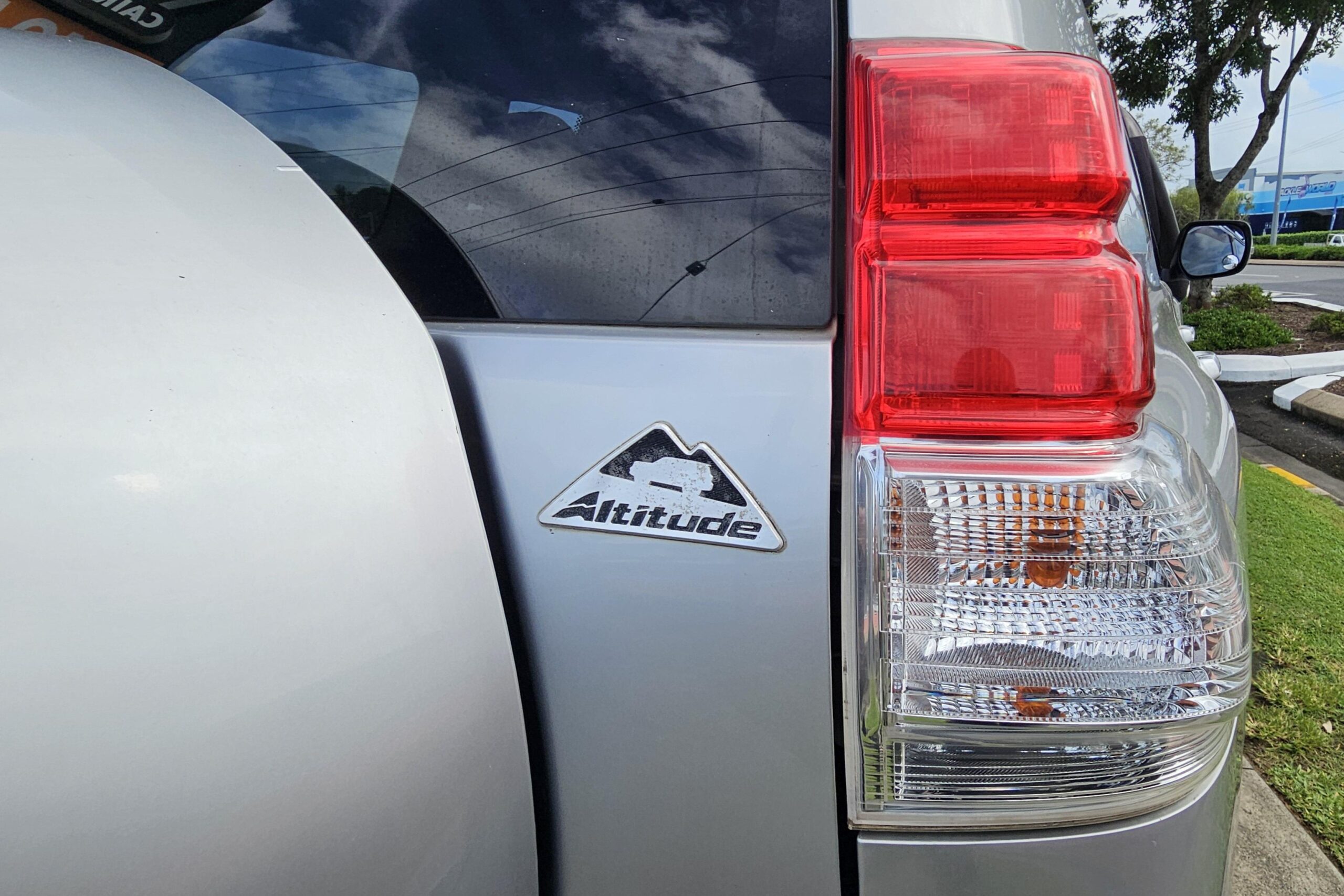 Toyota Landcruiser Prado Altitude Wagon