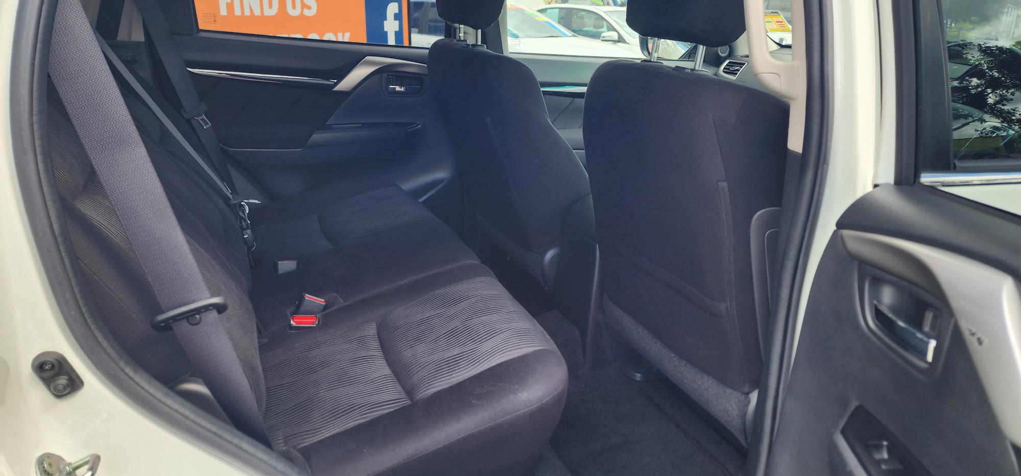 Mitsubishi Pajero Sport GLX Wagon