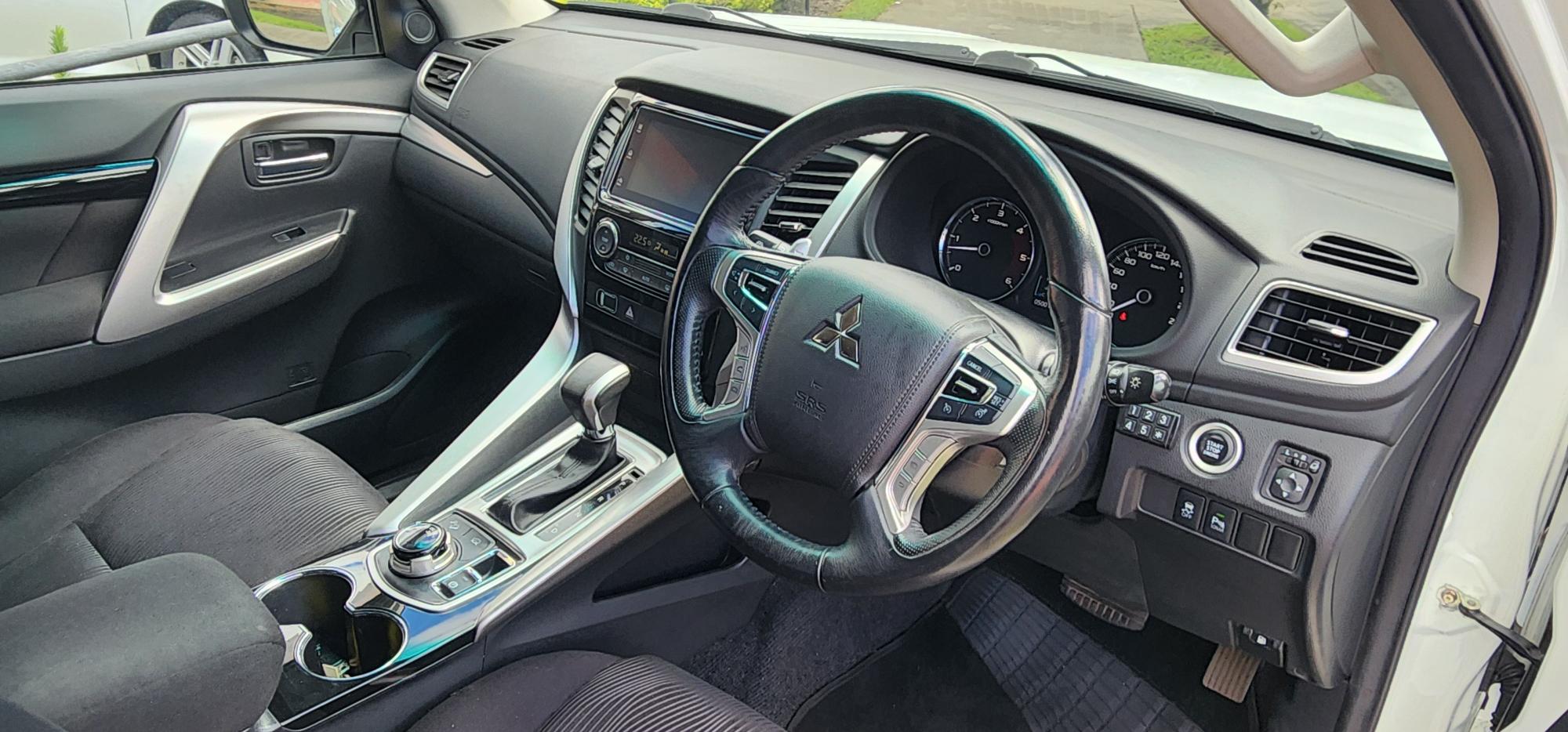 Mitsubishi Pajero Sport GLX Wagon