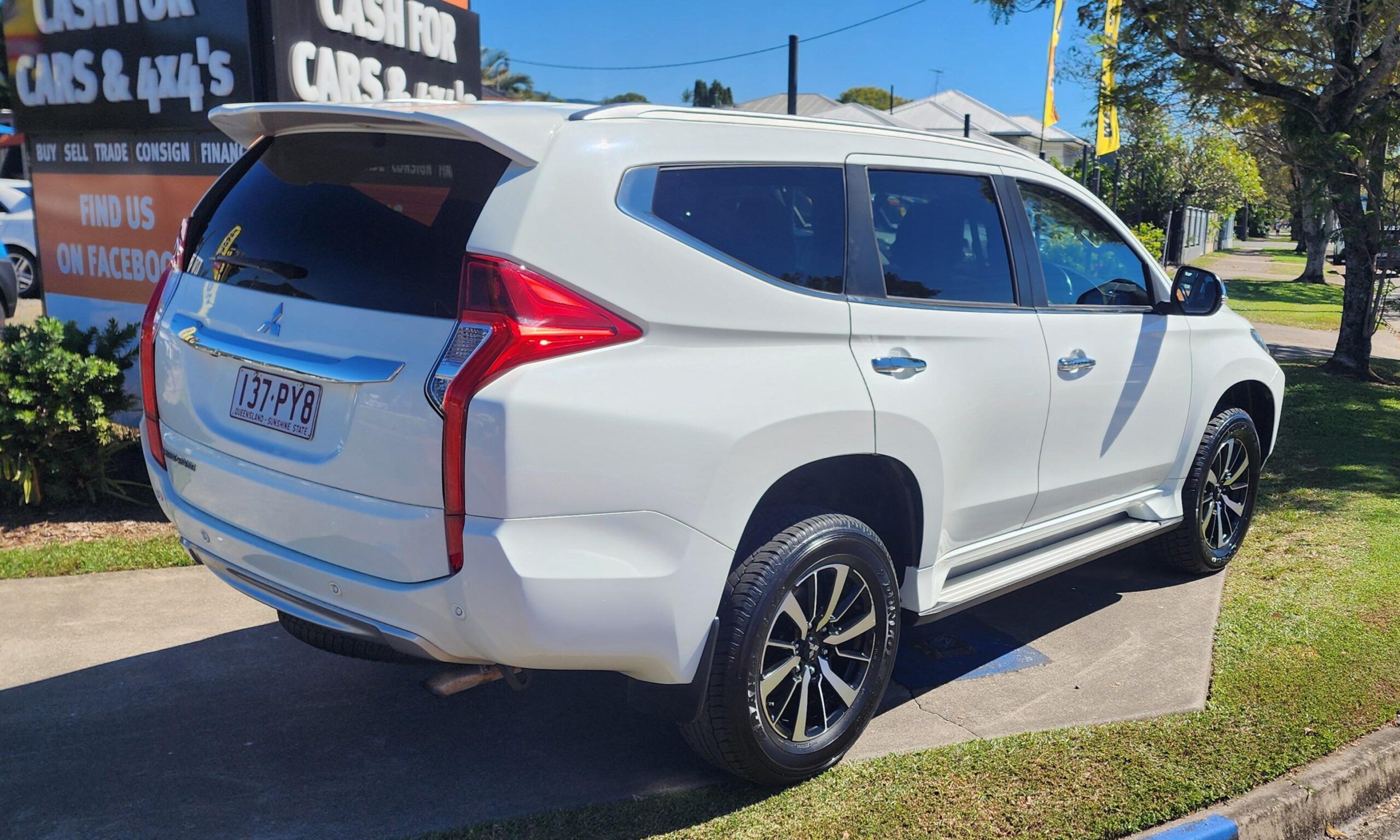 Mitsubishi Pajero Sport GLS Wagon
