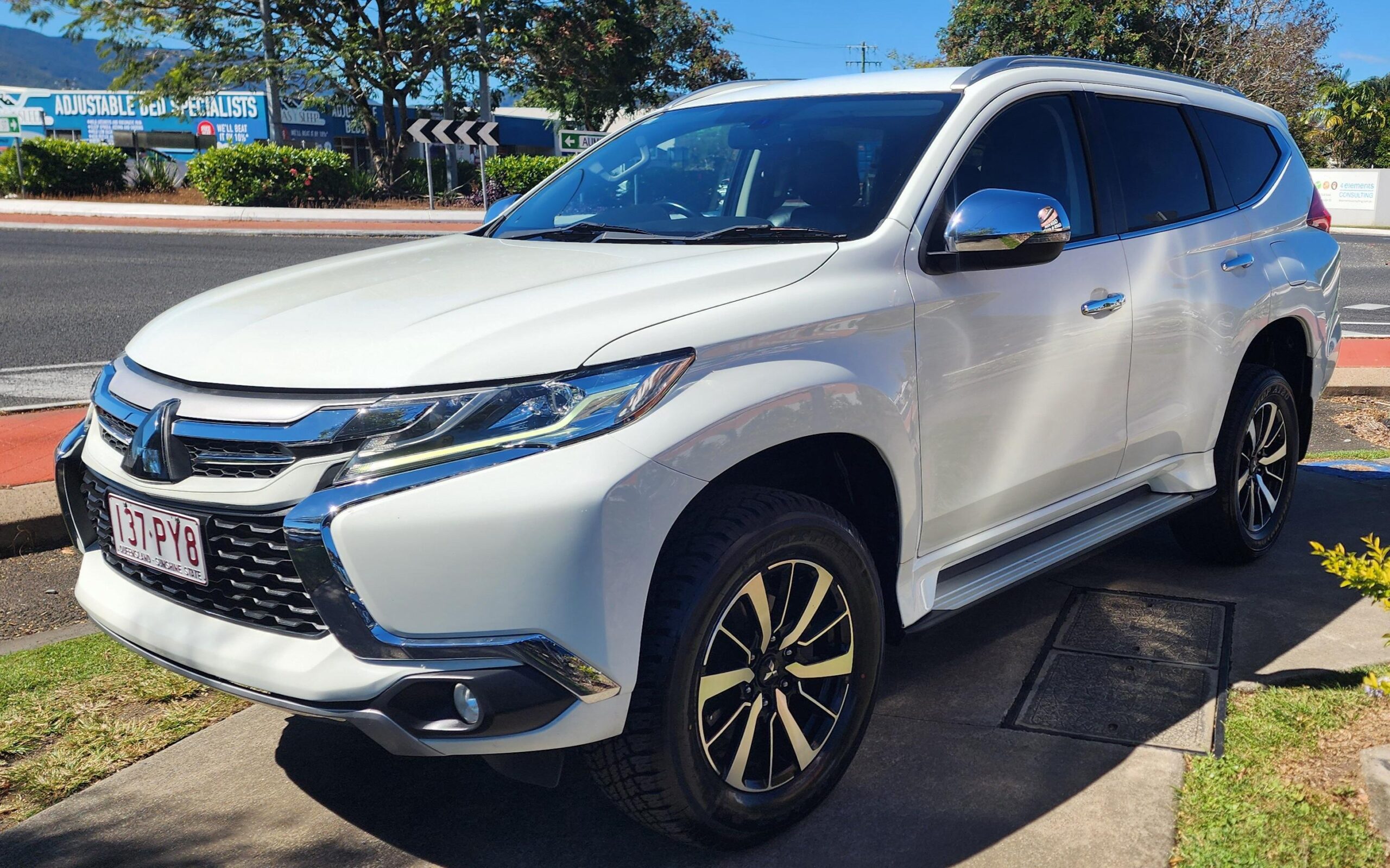 Mitsubishi Pajero Sport GLS Wagon