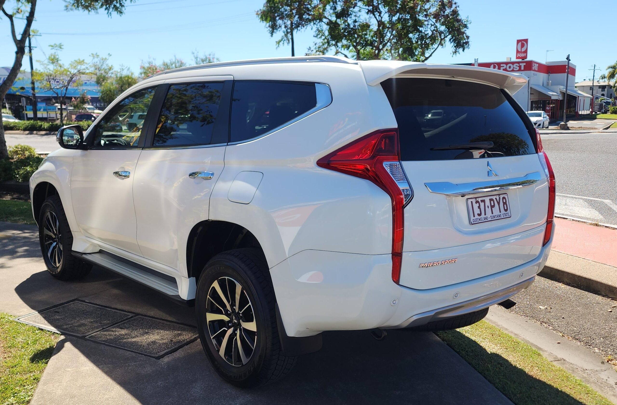 Mitsubishi Pajero Sport GLS Wagon