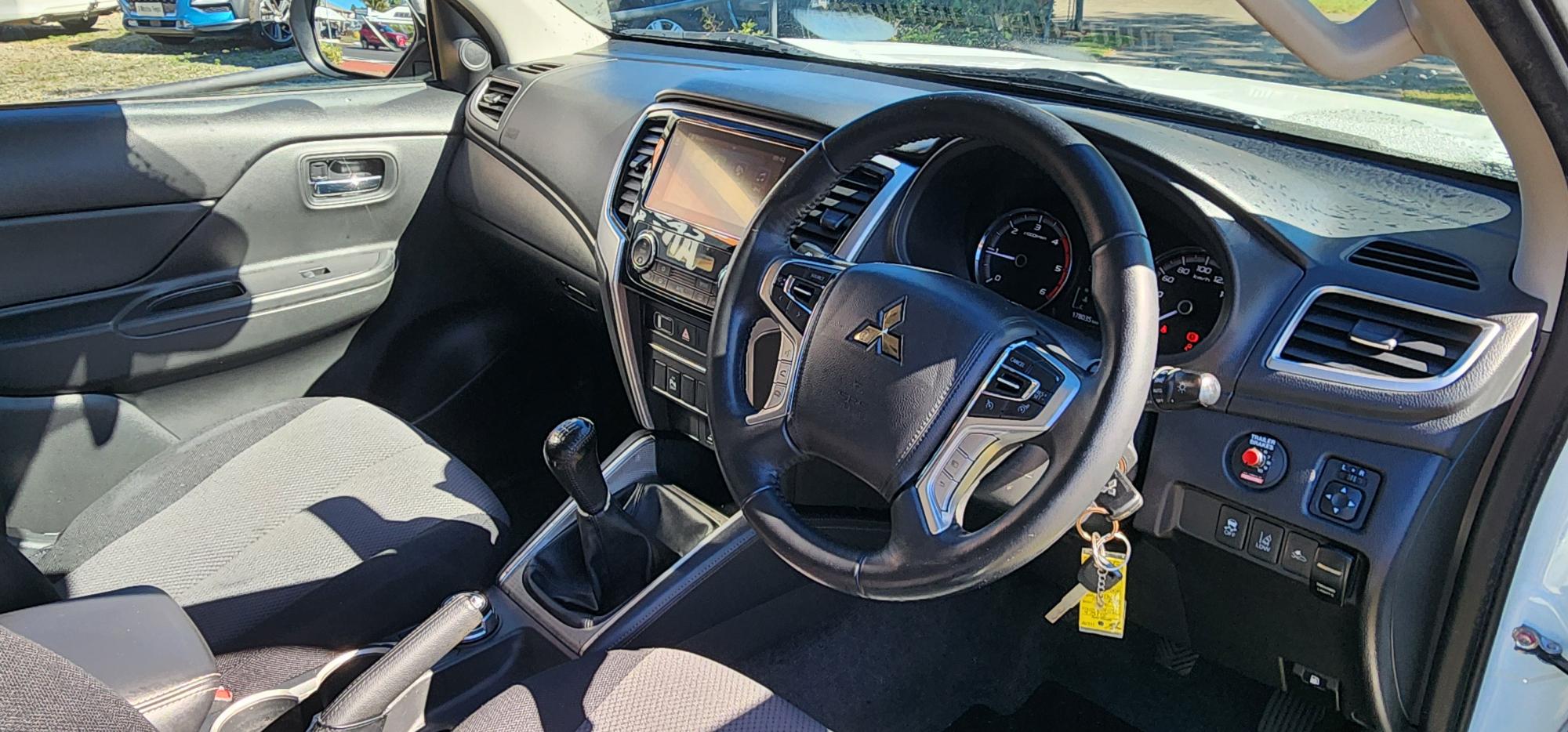 Mitsubishi Triton GLX-R Dual Cab Utility