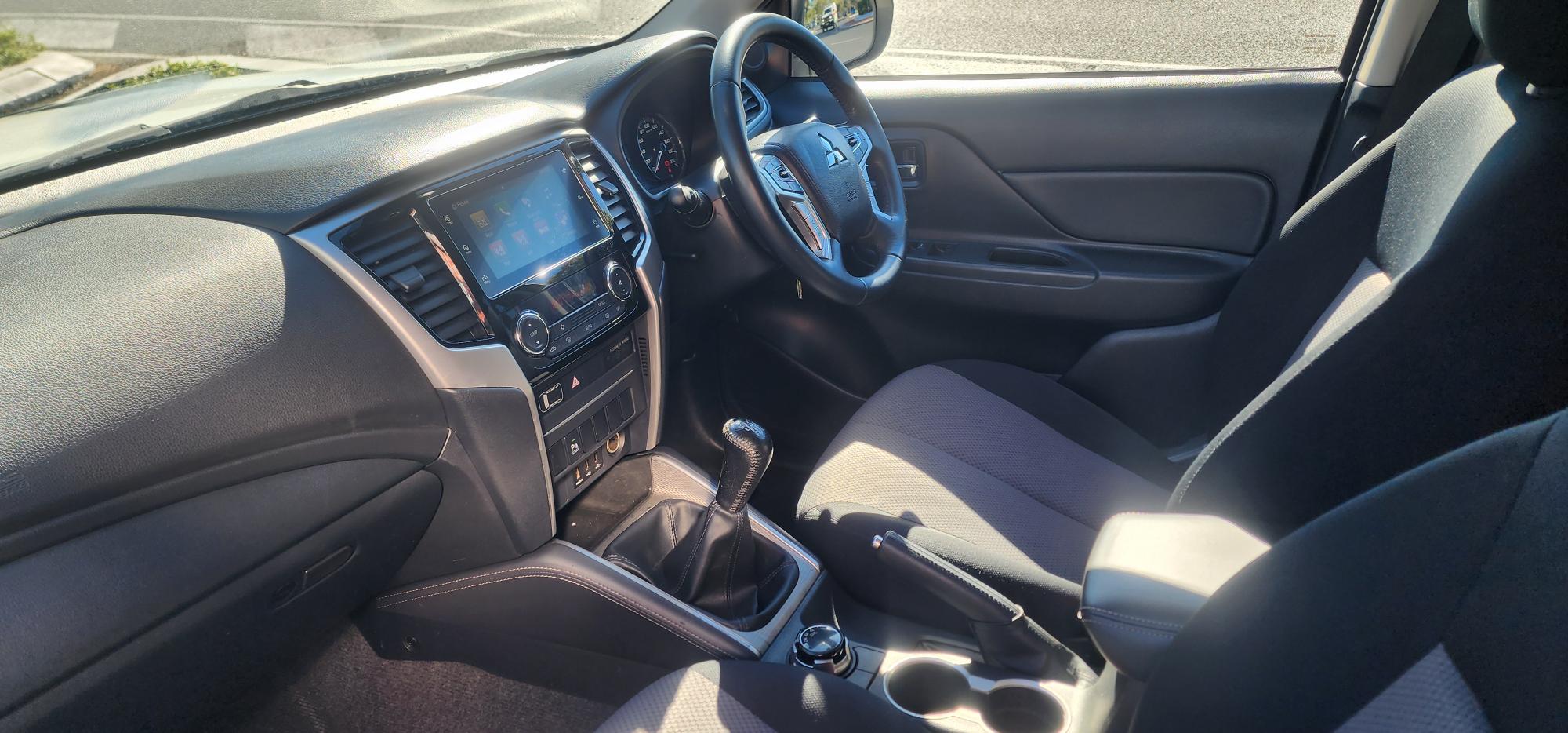 Mitsubishi Triton GLX-R Dual Cab Utility