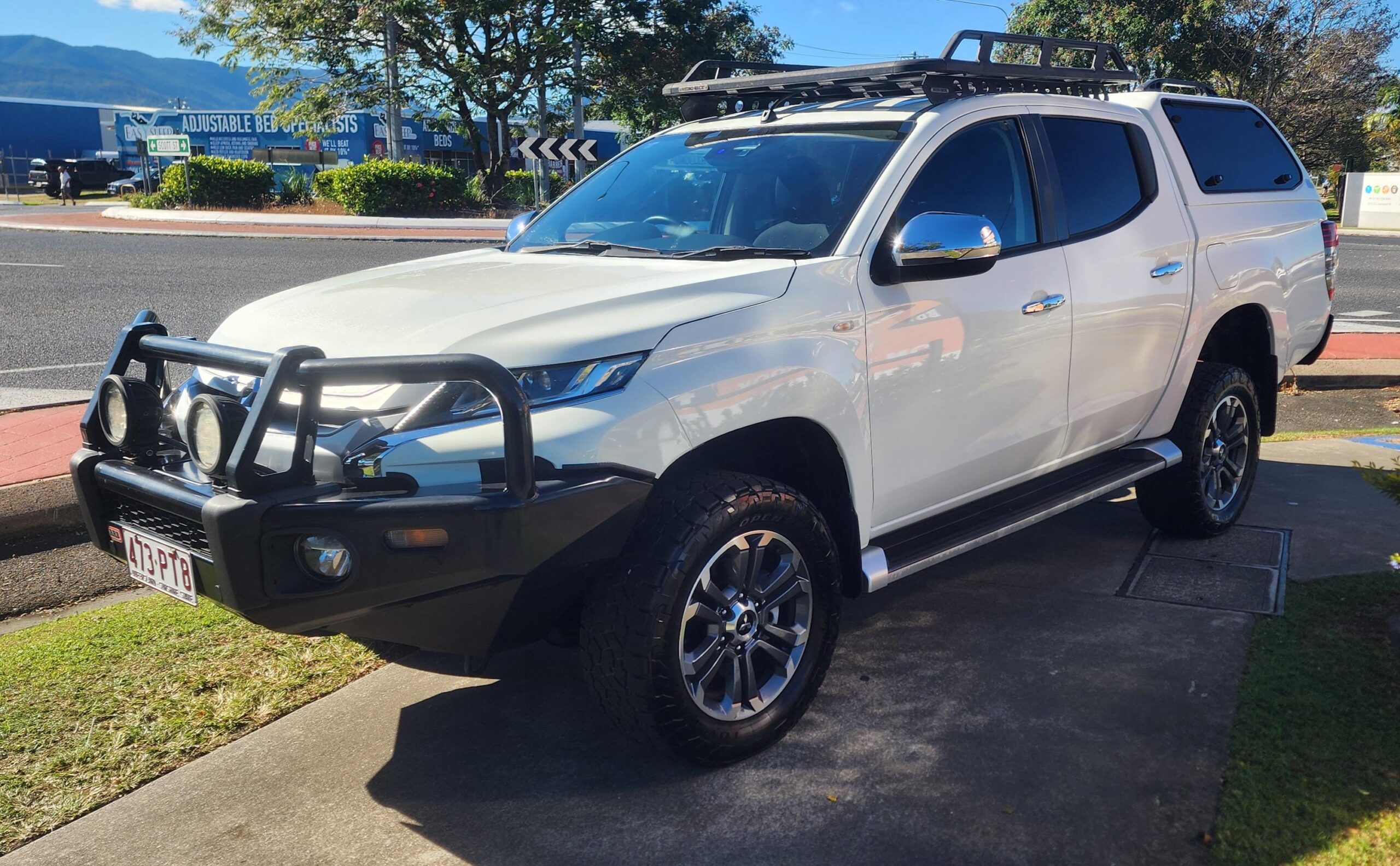 Mitsubishi Triton GLX-R Dual Cab Utility
