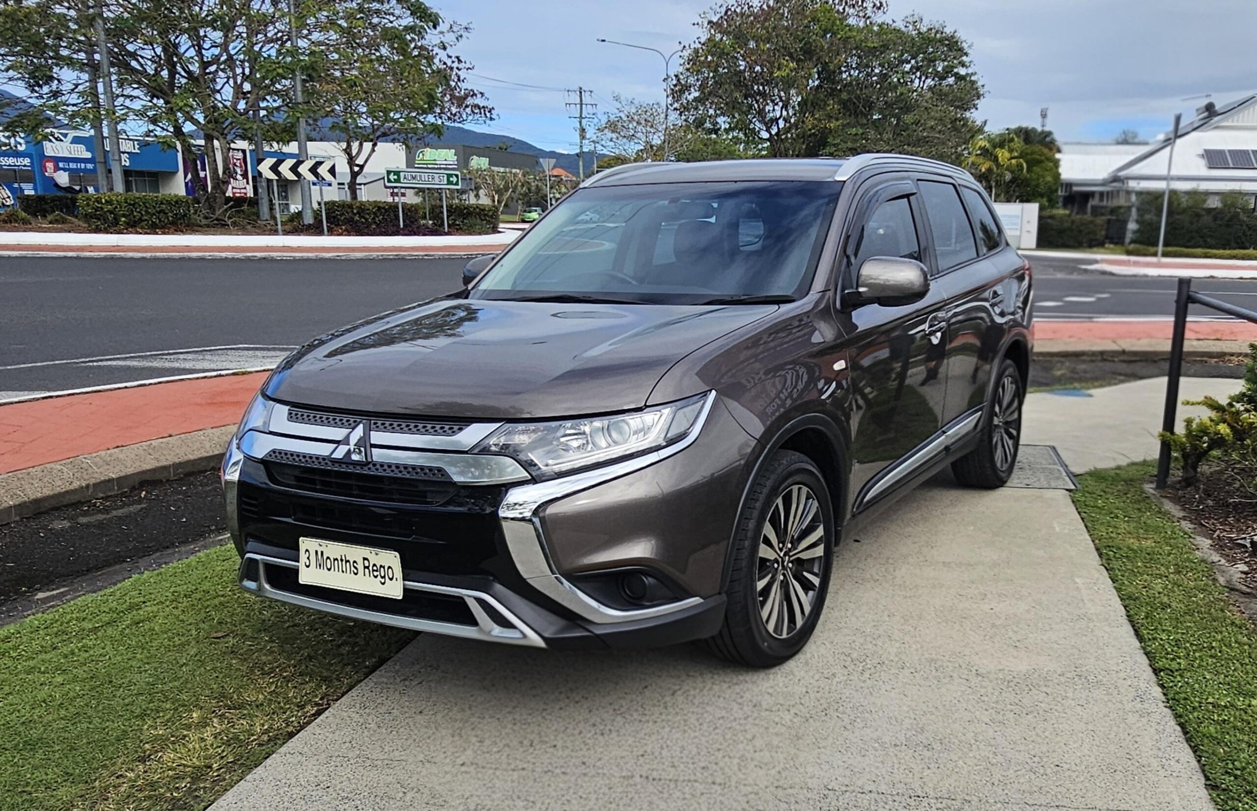 Mitsubishi Outlander ES Wagon
