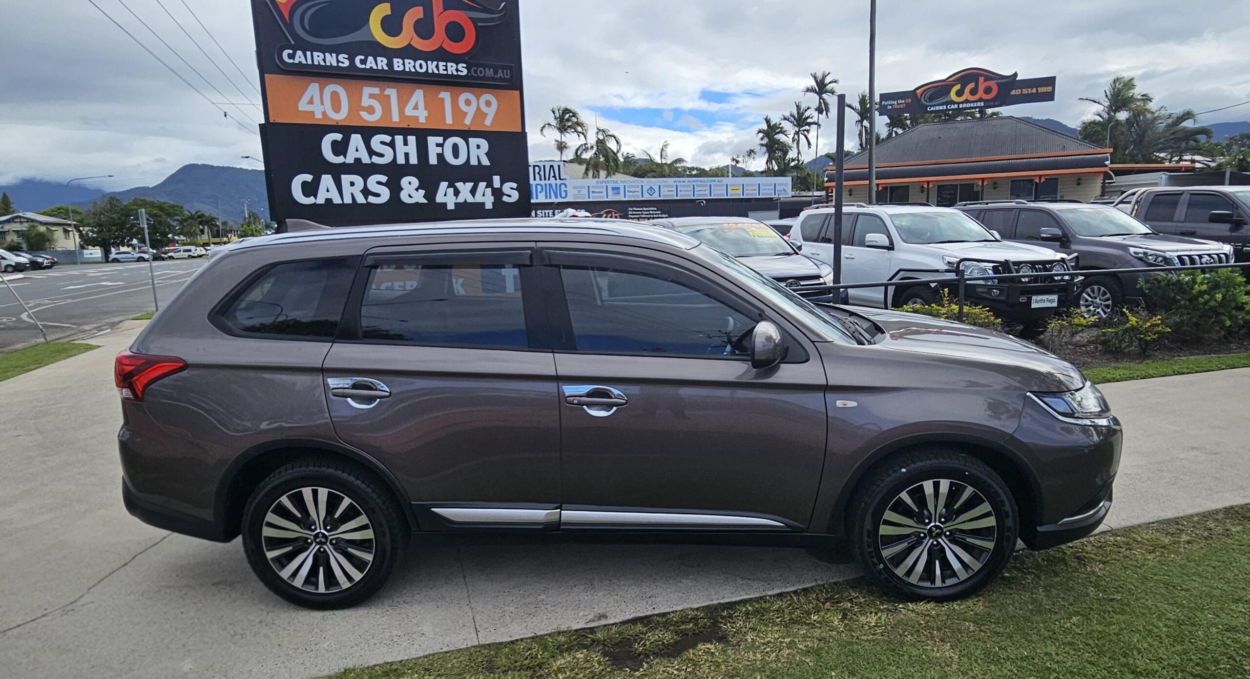 Mitsubishi Outlander ES Wagon