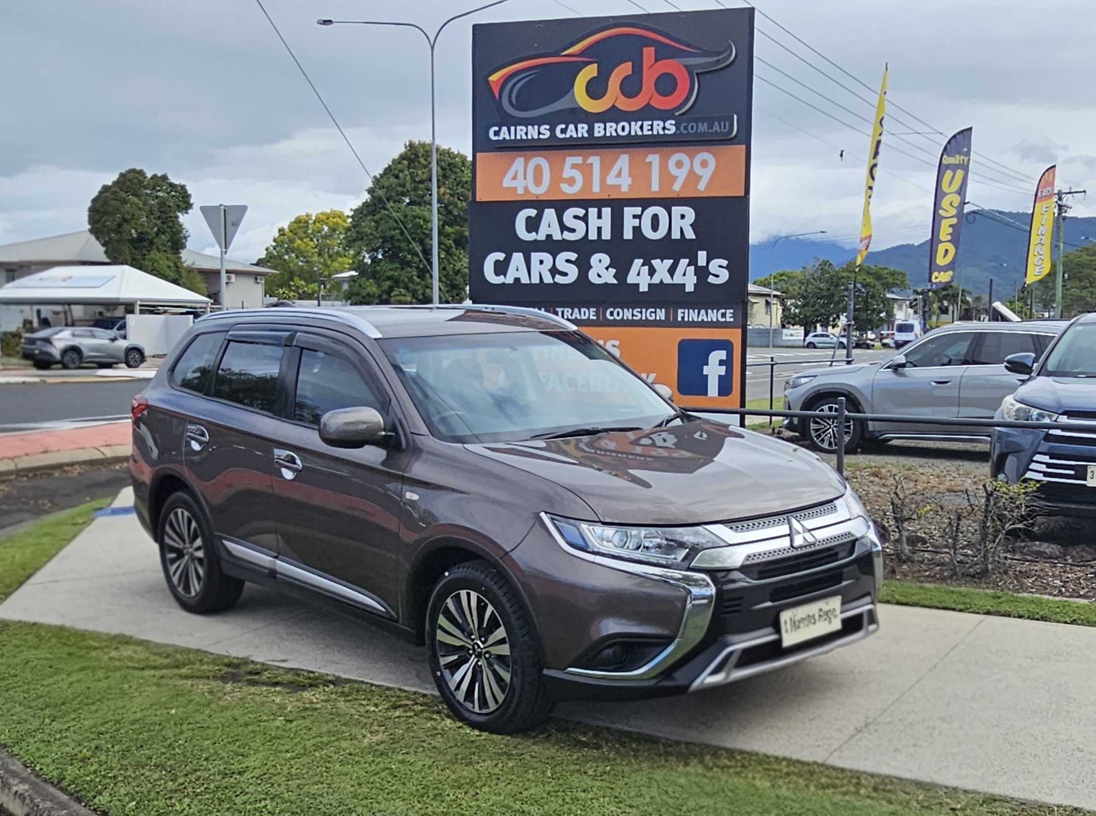 Mitsubishi Outlander ES Wagon