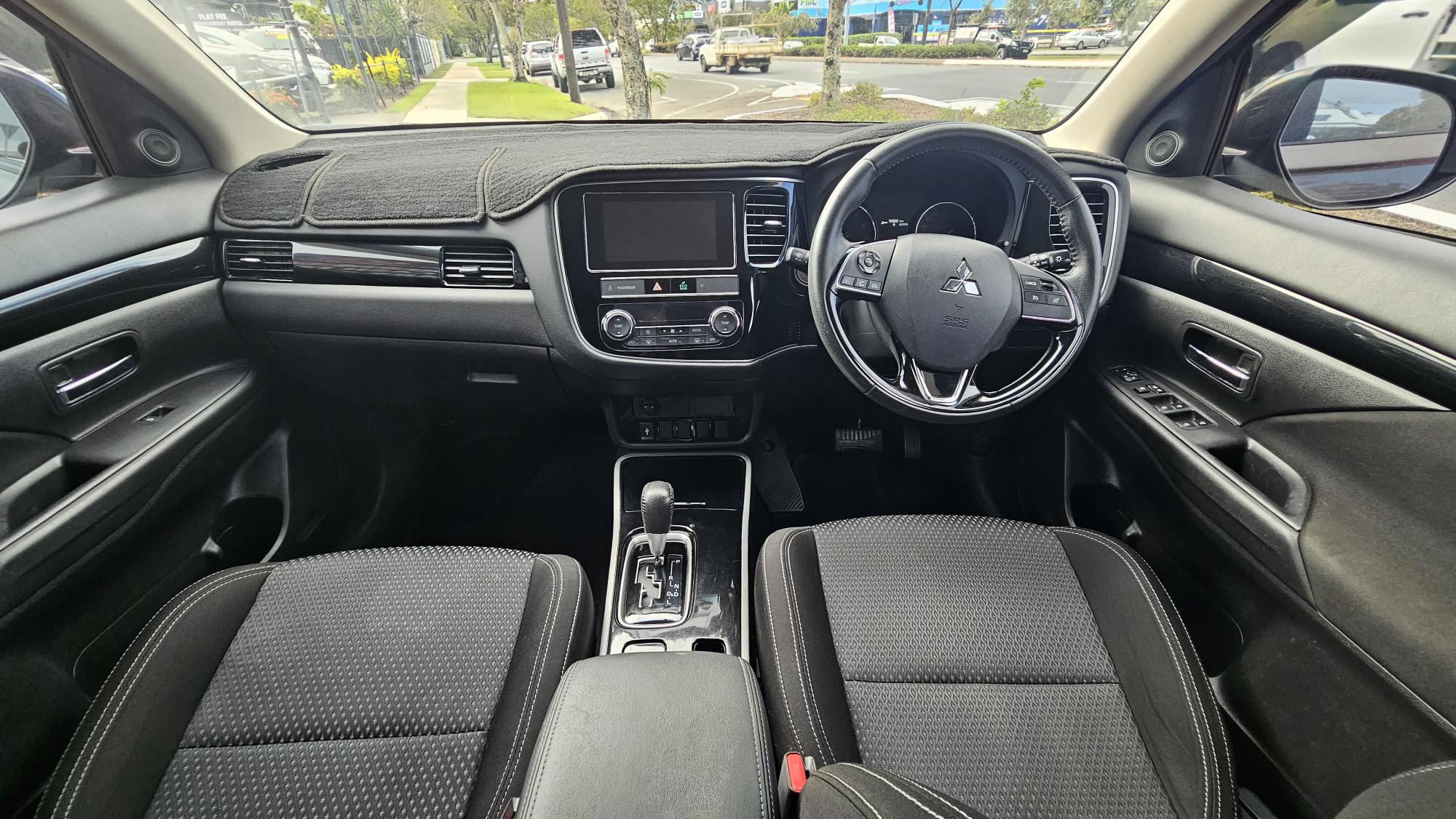 Mitsubishi Outlander ES Wagon