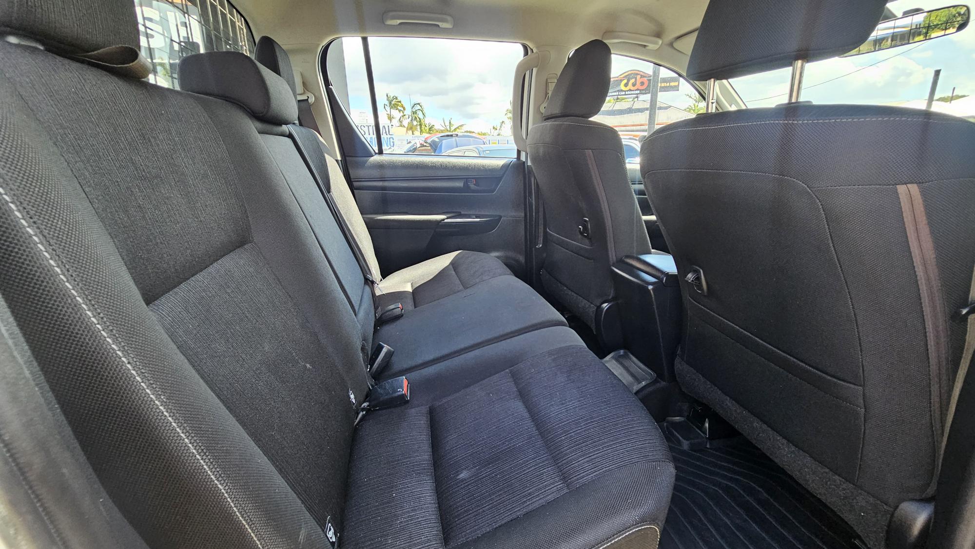 Toyota Hilux SR Hi-Rider Dual Cab Gun136R