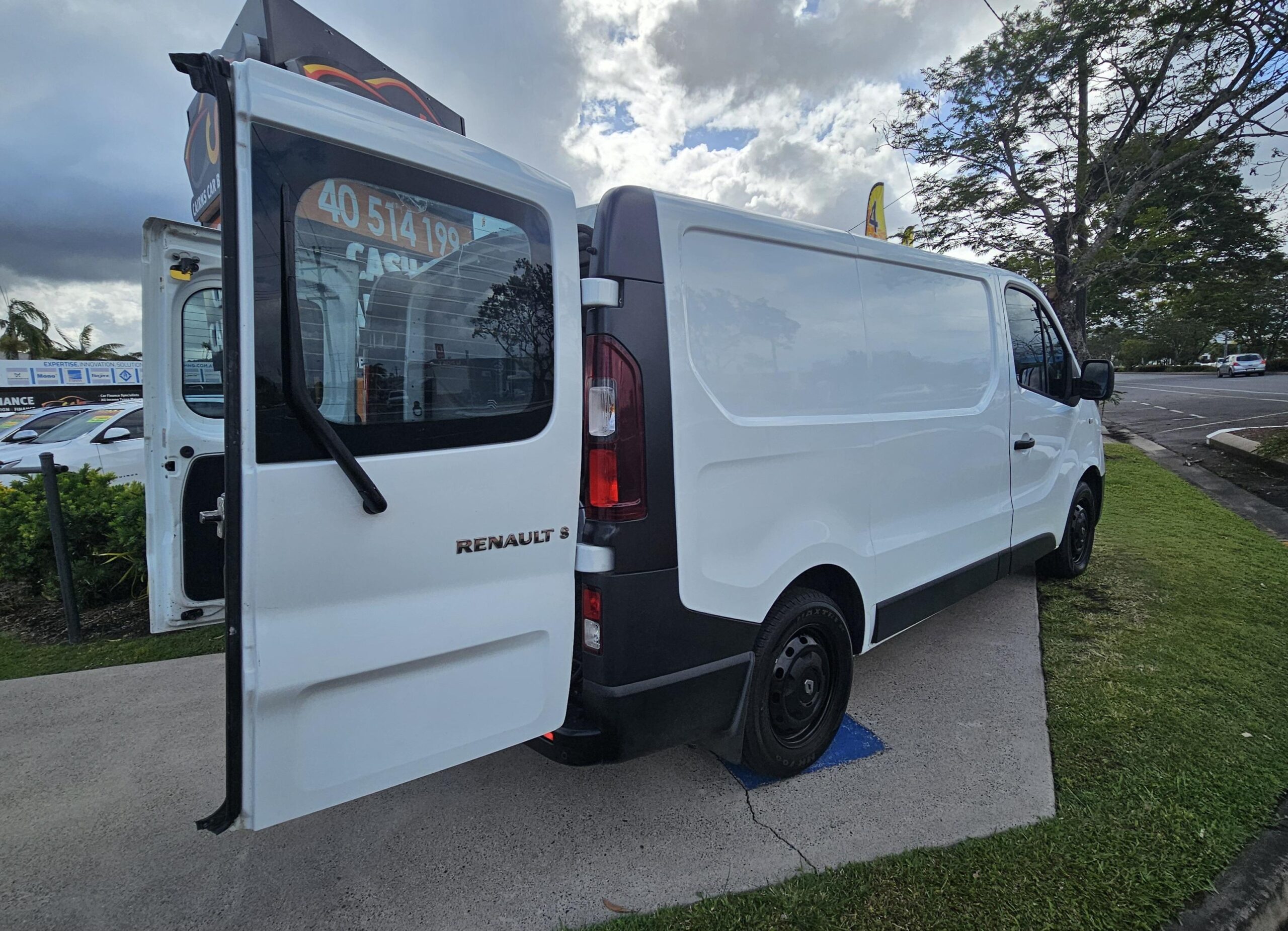 Renault Trafic Van